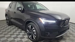2025 Volvo XC40 B5 Plus Dark Theme