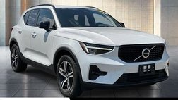 2023 Volvo XC40 B5 Plus Dark Theme