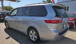2016 Toyota Sienna LE