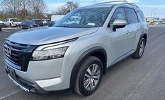 2023 Nissan Pathfinder SL