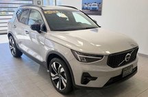2024 Volvo XC40 B5 Plus Dark Theme