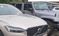 2025 Volvo XC60 B5 Plus Dark Theme