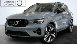 2023 Volvo XC40 B5 Plus Dark Theme