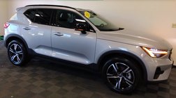 2024 Volvo XC40 B5 Core Dark Theme