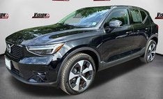2025 Volvo XC40 B5 Plus Dark Theme