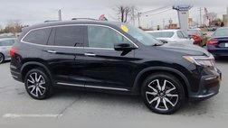 2020 Honda Pilot Touring w/Rear Captain's Chairs