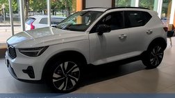 2025 Volvo XC40 B5 Plus Dark Theme