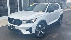 2025 Volvo XC40 B5 Plus Dark Theme