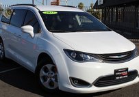2017 Chrysler Pacifica Hybrid Premium