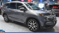 2022 Honda Pilot Touring w/Rear Captain's Chairs