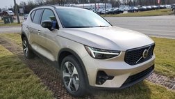 2023 Volvo XC40 B5 Ultimate Dark Theme