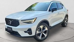 2023 Volvo XC40 B5 Ultimate Dark Theme