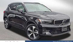 2025 Volvo XC40 B5 Plus Bright Theme