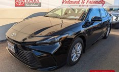 2025 Toyota Camry Hybrid LE