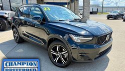 2023 Volvo XC40 B5 Plus Dark Theme