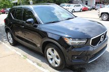 2022 Volvo XC40 T5 Momentum