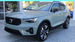 2024 Volvo XC40 B5 Ultimate Dark Theme