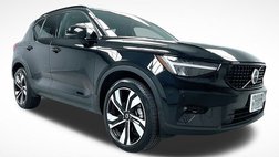 2025 Volvo XC40 B5 Plus Dark Theme