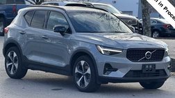 2025 Volvo XC40 B5 Plus Dark Theme