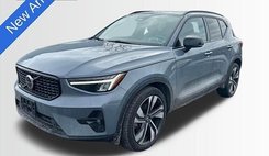 2023 Volvo XC40 B5 Plus Dark Theme
