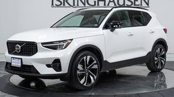 2023 Volvo XC40 B5 Ultimate Dark Theme