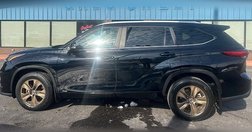 2023 Toyota Highlander Hybrid Bronze Edition