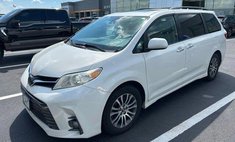 2019 Toyota Sienna XLE 7-Passenger FWD with Auto-