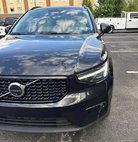 2024 Volvo XC40 B5 Ultimate Dark Theme