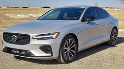 2023 Volvo S60 Recharge T8 Plus Dark Theme