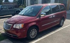 2014 Chrysler Town and Country Touring-L