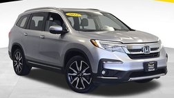 2022 Honda Pilot Touring w/Rear Captain's Chairs
