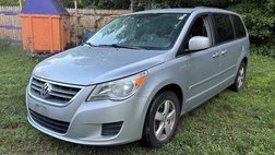 2011 Volkswagen Routan SE
