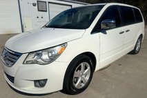 2011 Volkswagen Routan SEL Premium