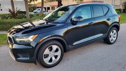 2020 Volvo XC40 T4 Momentum