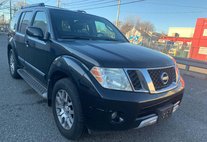 2011 Nissan Pathfinder LE